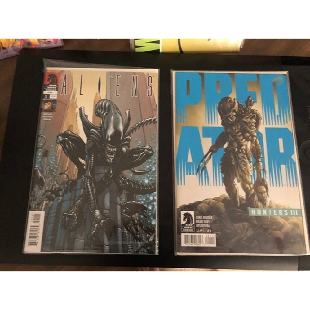 Aliens #1  2009-Arcudi+Predator Hunters #2 Dark Horse Comics 2017
